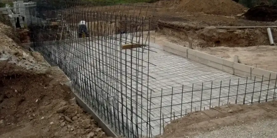 Diseño de Cimentaciones Superficiales en Valparaíso: Soluciones Técnicas para Terrenos Complejos