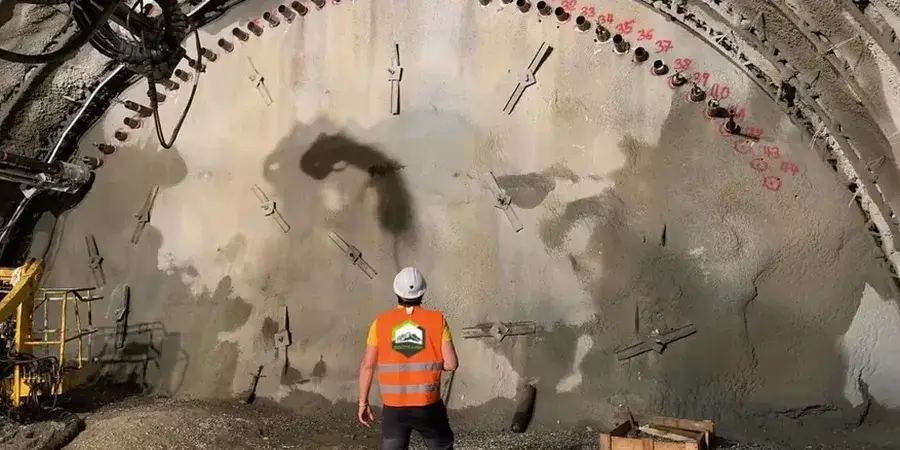 Monitoreo geotécnico de excavaciones en Valparaíso: control de taludes y subsuelo